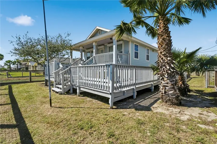 908 S Live Oak Street, Rockport, TX 78382 - #3