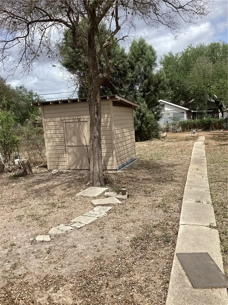 1021 E 2nd Street, Alice, TX 78332 - #2