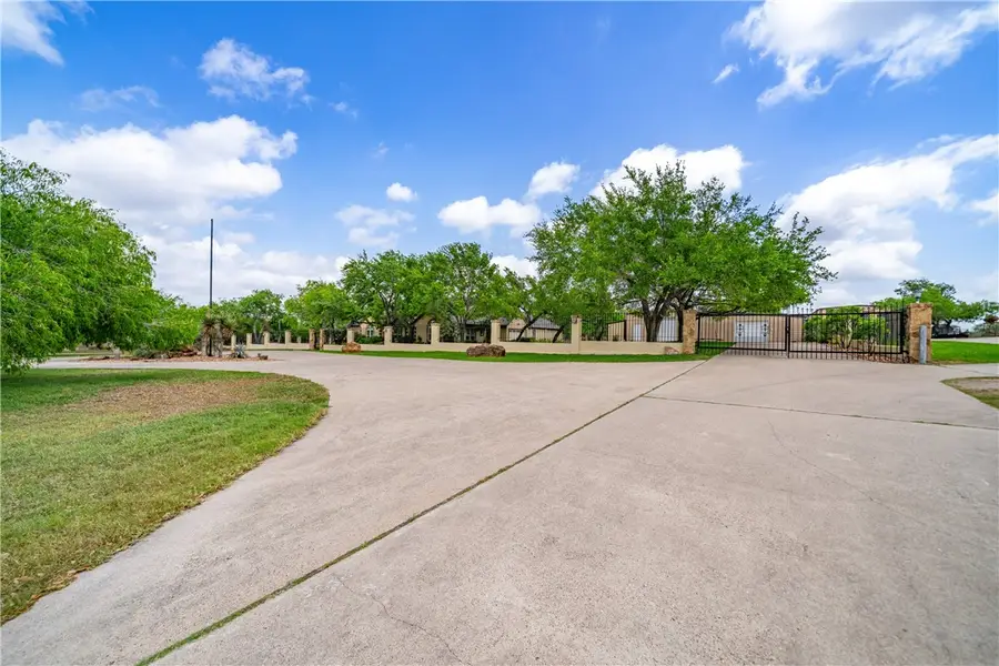 5548 County Road 81, Robstown, TX 78380 - #3