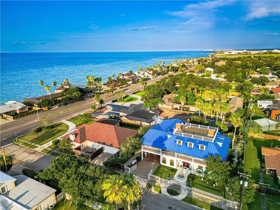 121 Glenmore Street, Corpus Christi, TX 78412 - #2