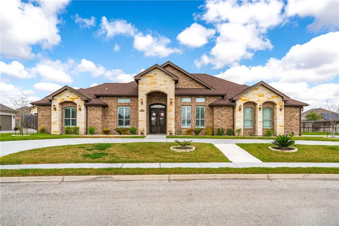 1864 The Grand Drive, Kingsville, TX 78363 - #1