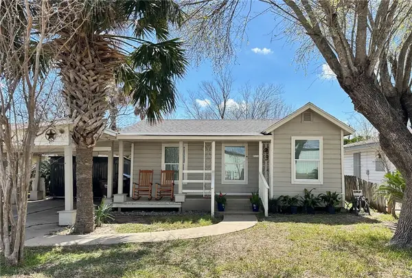 1021 E B Avenue, Kingsville, TX 78363