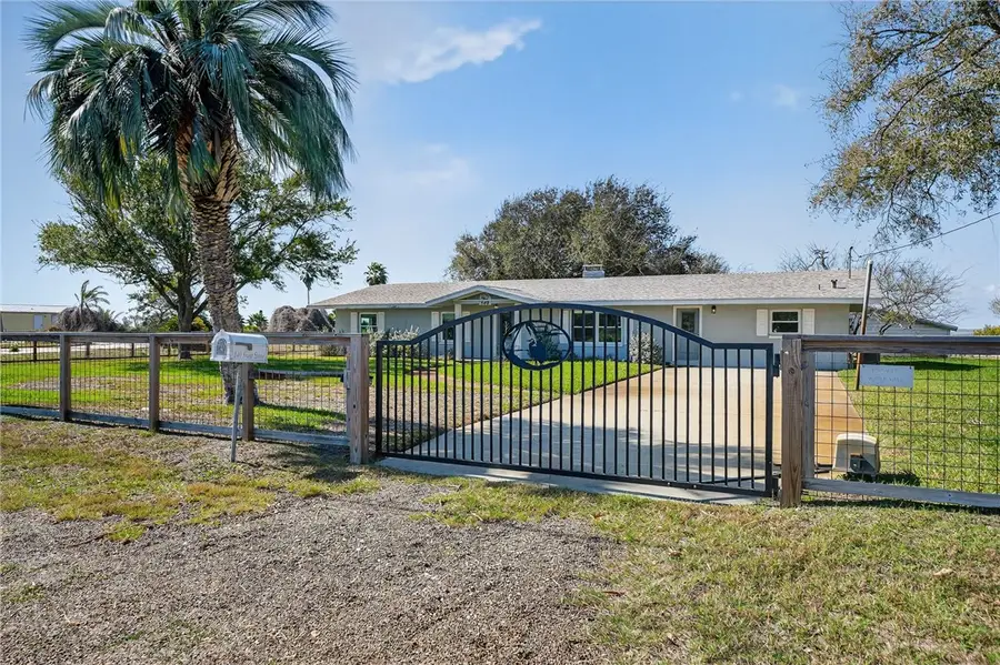 140 Front Street, Rockport, TX 78382 - #3