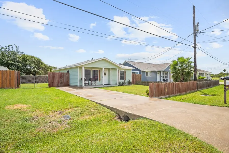 906 S Young Street, Rockport, TX 78382 - #2