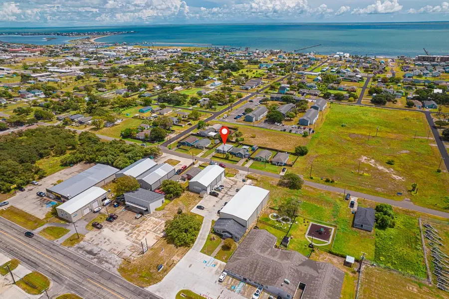 906 S Young Street, Rockport, TX 78382 - #3