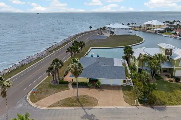 2 Paisano Lane, Rockport, TX 78382