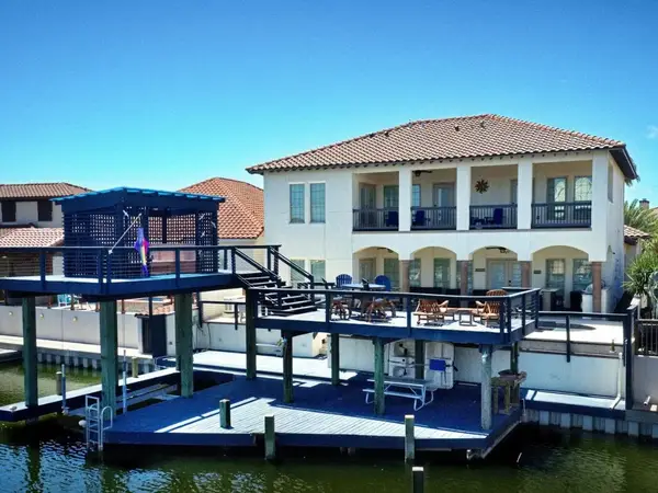 13834 Captains Row, Corpus Christi, TX 78418