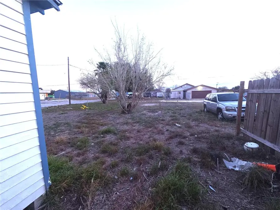 921 E A Avenue, Kingsville, TX 78363 - #3