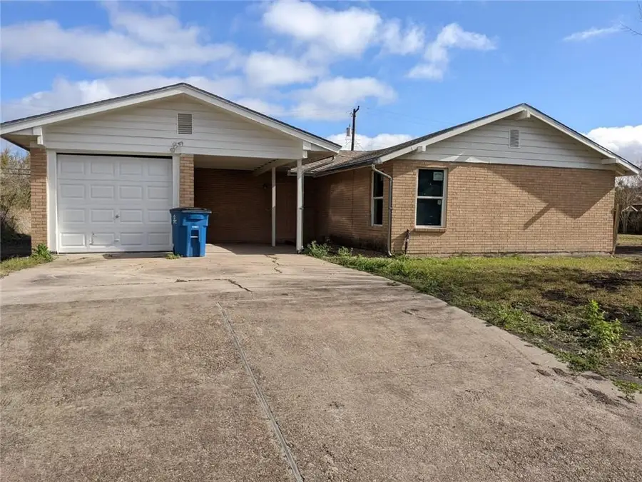 124 Redwood Drive, Mathis, TX 78368 - #2