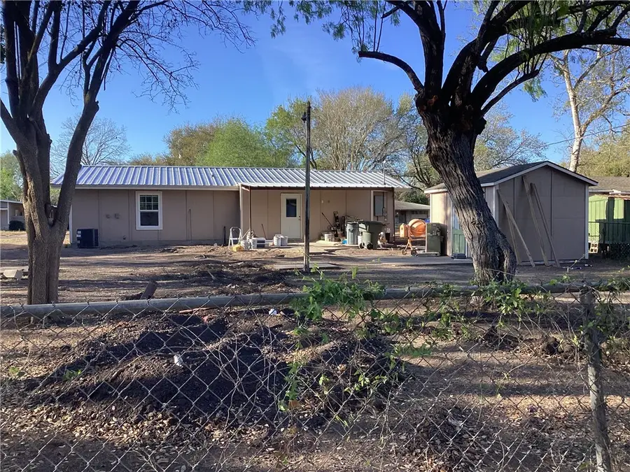 1009 Anderson Drive, Alice, TX 78332 - #2