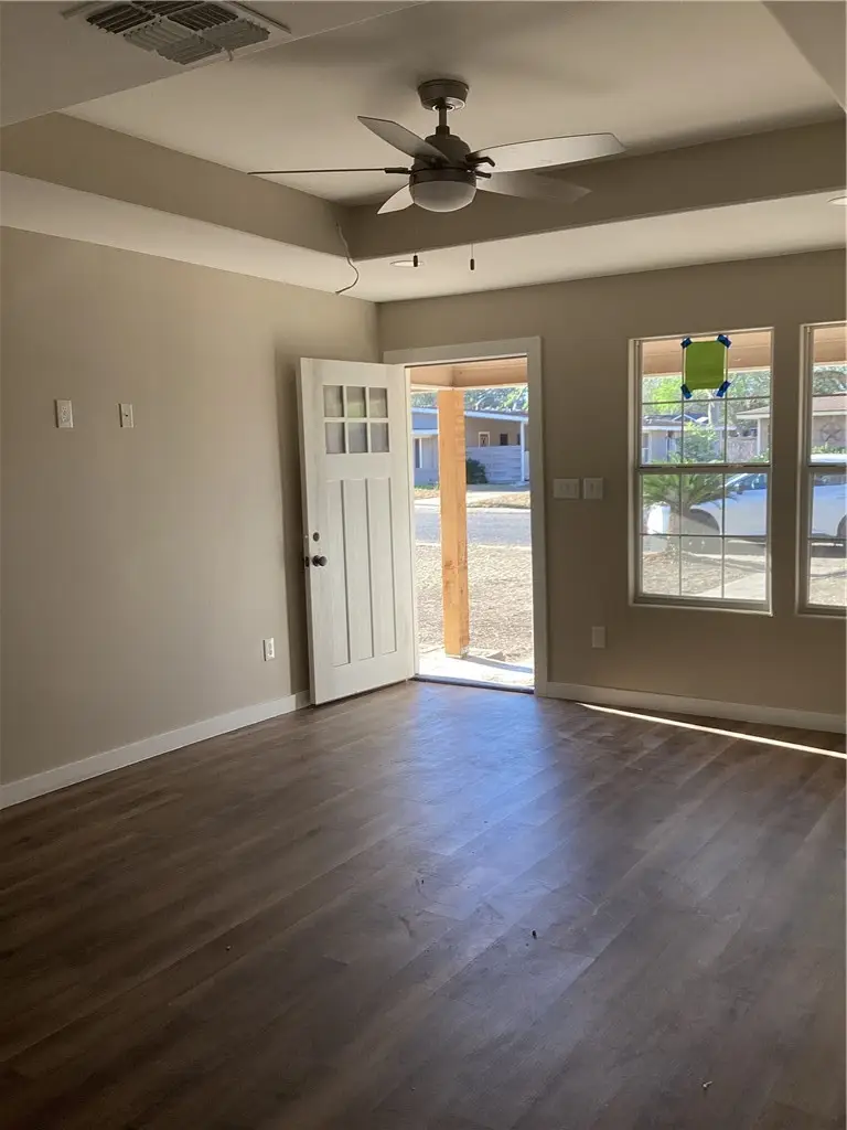 1009 Anderson Drive, Alice, TX 78332 - #3