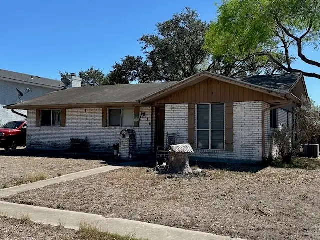 1513 E Warren Avenue, Kingsville, TX 78363 - #2