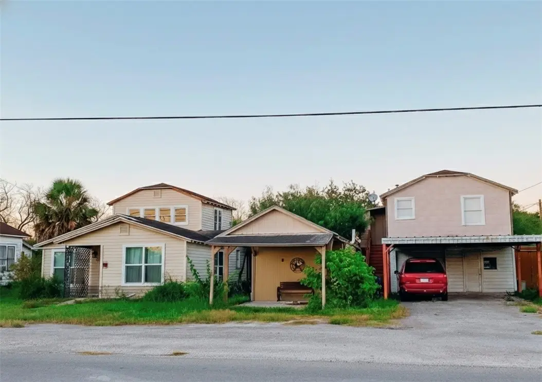 319 W Main Street, Bishop, TX 78343 - #1