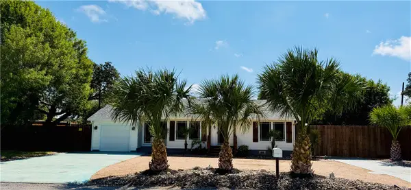 202 S 7th Street, Rockport, TX 78382