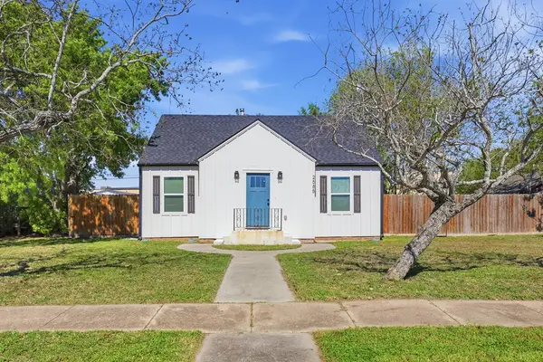 2585 San Angelo Avenue, Ingleside, TX 78362