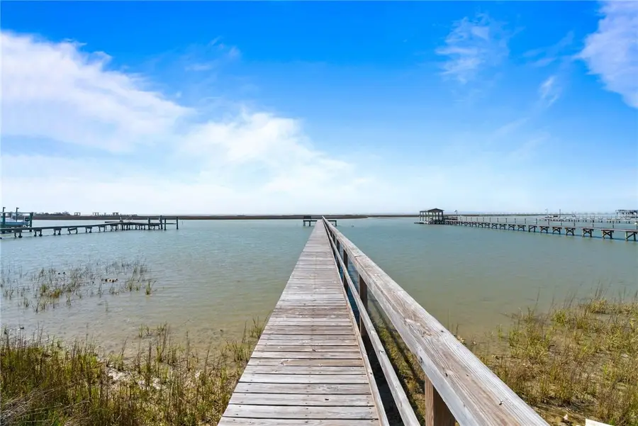 172 Front Street, Rockport, TX 78382 - #2