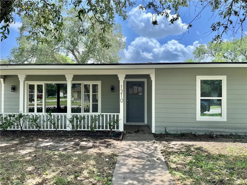 1210 N Polk Street, Beeville, TX 78102 - #1
