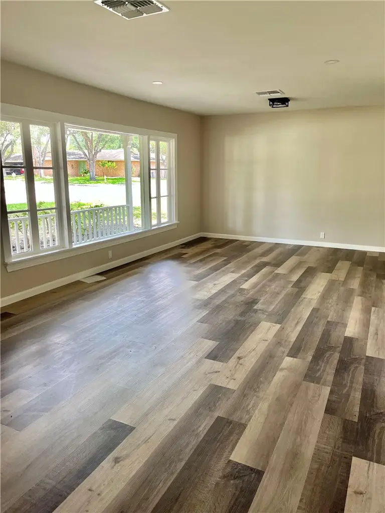 1210 N Polk Street, Beeville, TX 78102 - #3