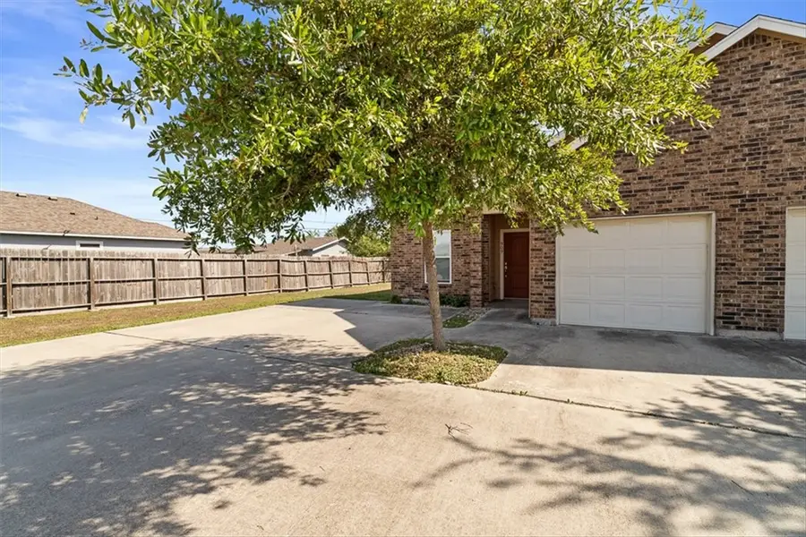 909 Moore Avenue, Portland, TX 78374 - #3