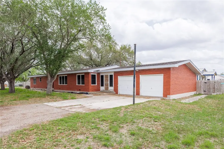 1406 4th Street, Agua Dulce, TX 78330 - #2