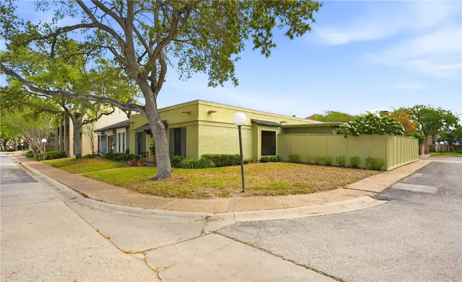 22 Lake Shore Drive, Corpus Christi, TX 78413 - #2