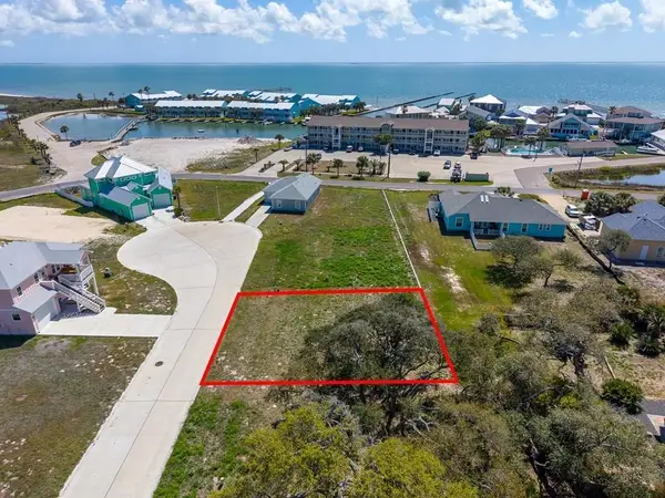 161 Breezeway Drive, Rockport, TX 78382