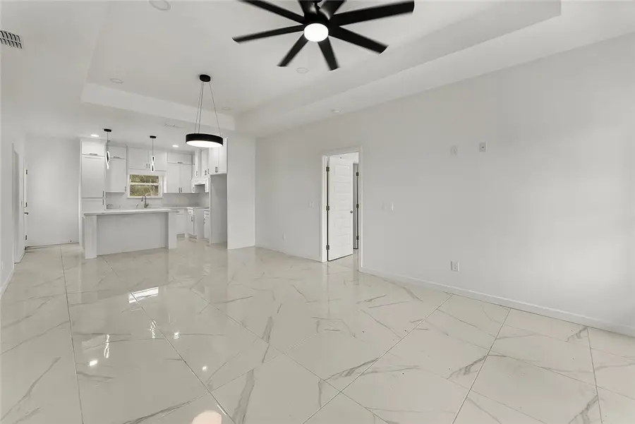 429 E Richard Avenue, Kingsville, TX 78363 - #3