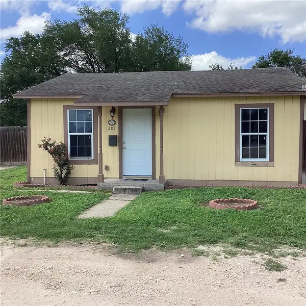 201 E 9th Street, Alice, TX 78332