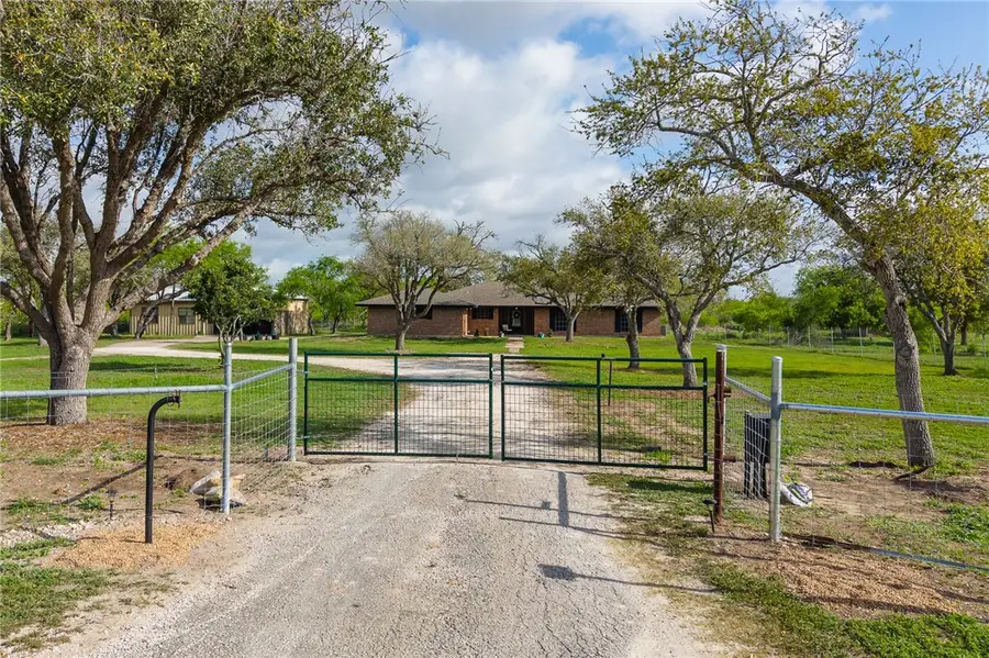 291 Boenig, Woodsboro, TX 78393 - #2