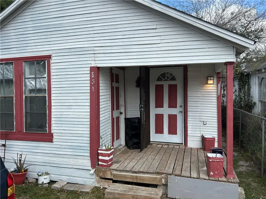 531 W Avenue E, Robstown, TX 78380 - #2