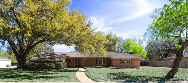 1316 Southwood Street, Alice, TX 78332