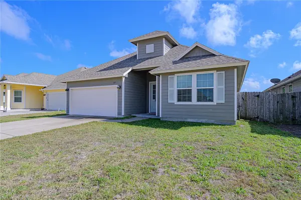 125 Shadow Moss Lane, Rockport, TX 78382