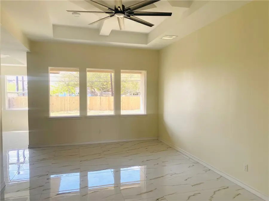 142 S 11 Street, Aransas Pass, TX 78336 - #3