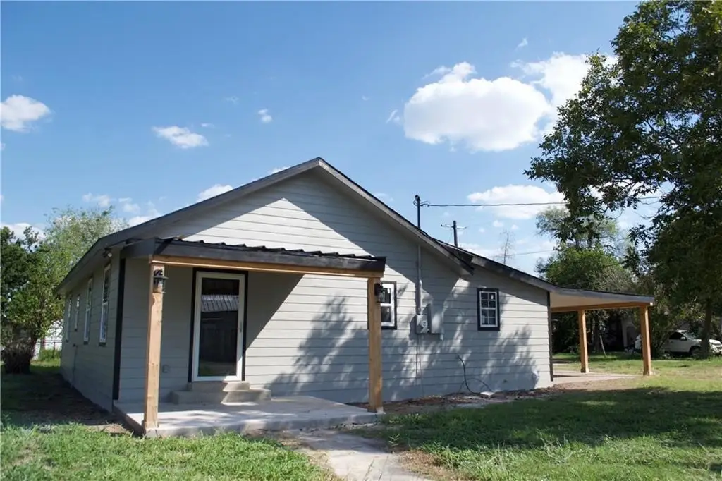 300 E Le Roy Street, Three Rivers, TX 78071 - #1