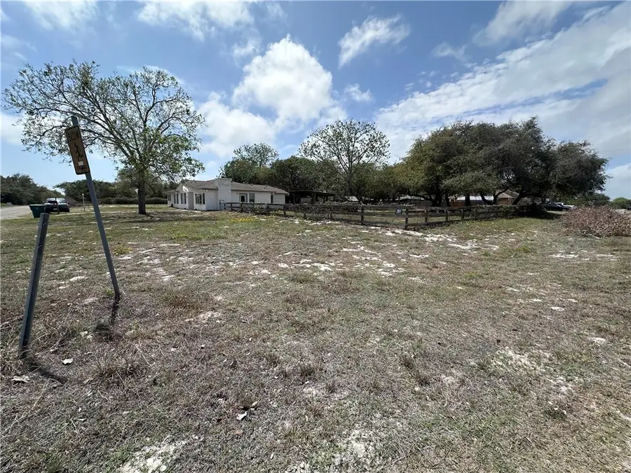 912 S 7th Street, Aransas Pass, TX 78336 - #2