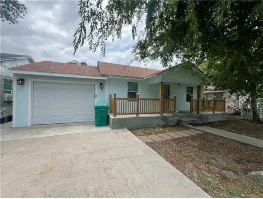 230 N Houston Street, Aransas Pass, TX 78336 - #2