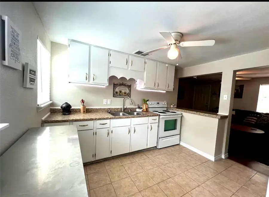 230 N Houston Street, Aransas Pass, TX 78336 - #3