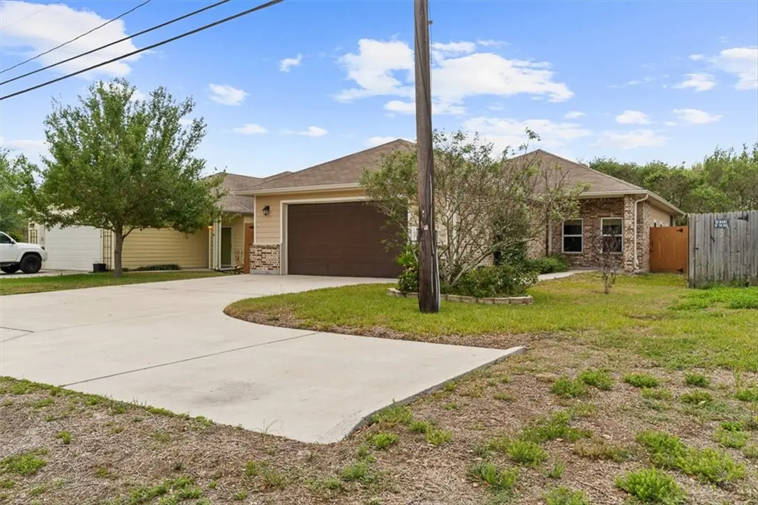 623 W Deberry Avenue, Aransas Pass, TX 78336 - #1