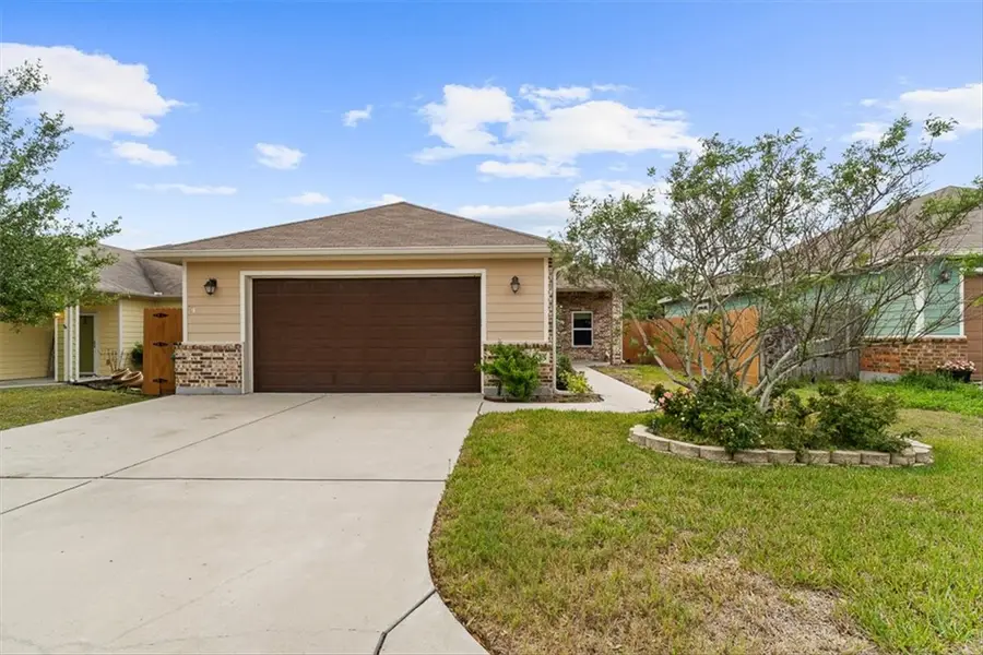 623 W Deberry Avenue, Aransas Pass, TX 78336 - #2