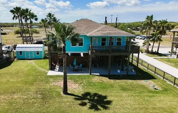2106 S Young Street, Rockport, TX 78382