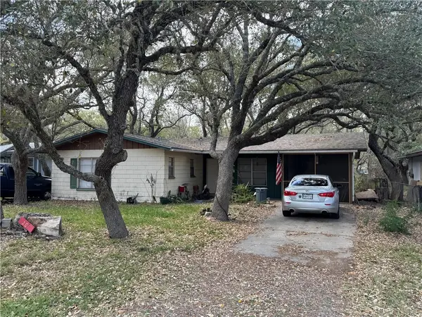 207 Griffith Drive, Rockport, TX 78382