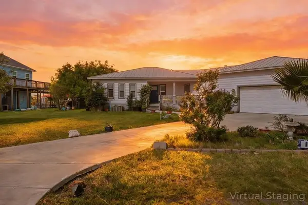 112 Ball Street, Rockport, TX 78382