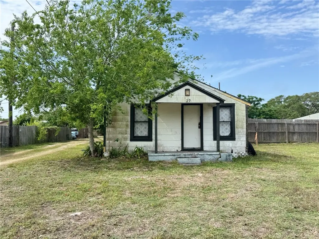 529 W Nelson Avenue, Aransas Pass, TX 78336 - #1