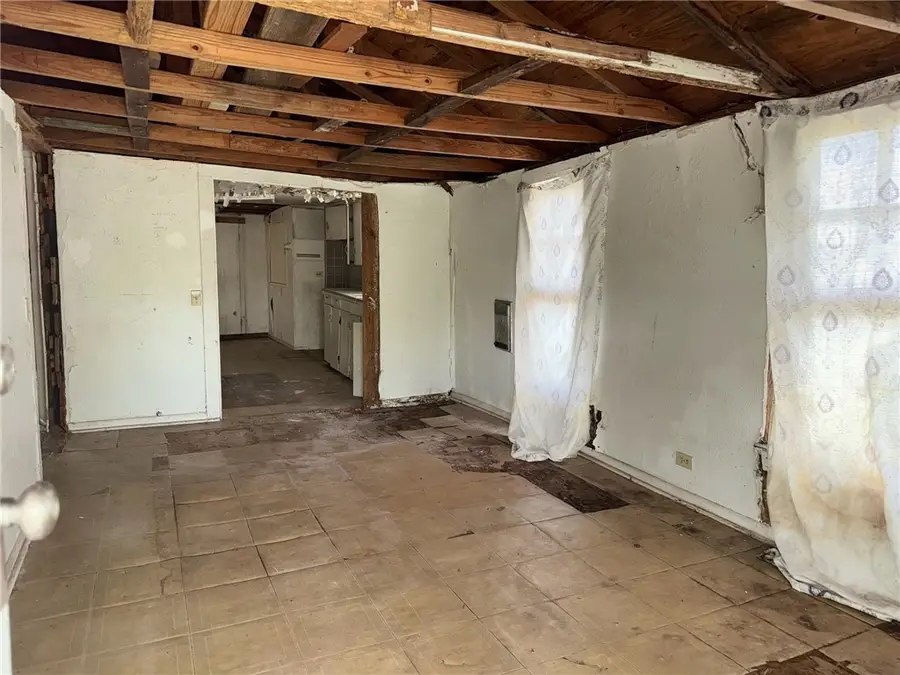 529 W Nelson Avenue, Aransas Pass, TX 78336 - #2