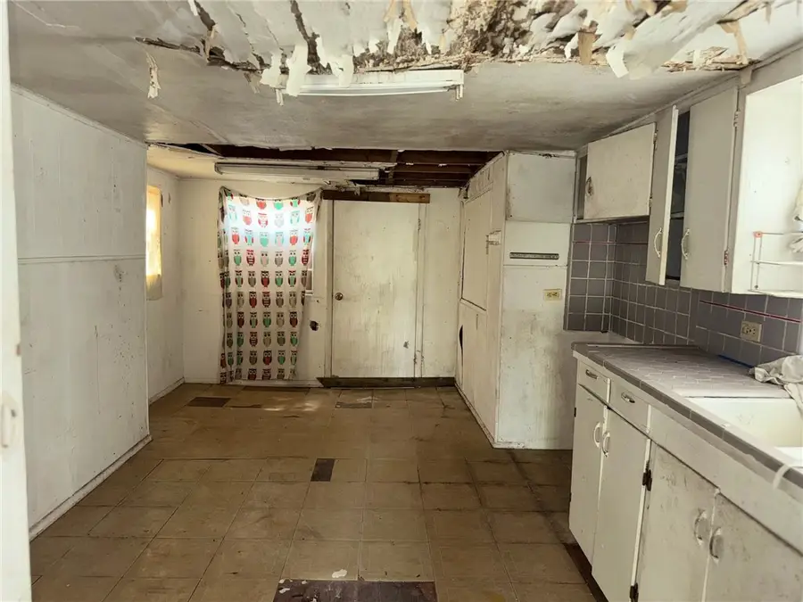 529 W Nelson Avenue, Aransas Pass, TX 78336 - #3