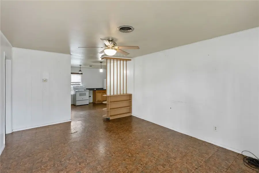 539 W Nelson Avenue, Aransas Pass, TX 78336 - #3