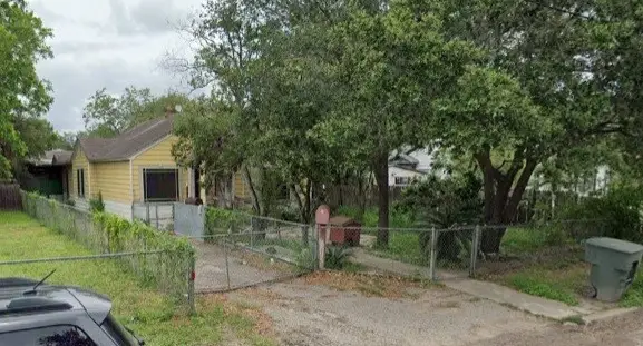 515 E 4th Street, Alice, TX 78332 - #2