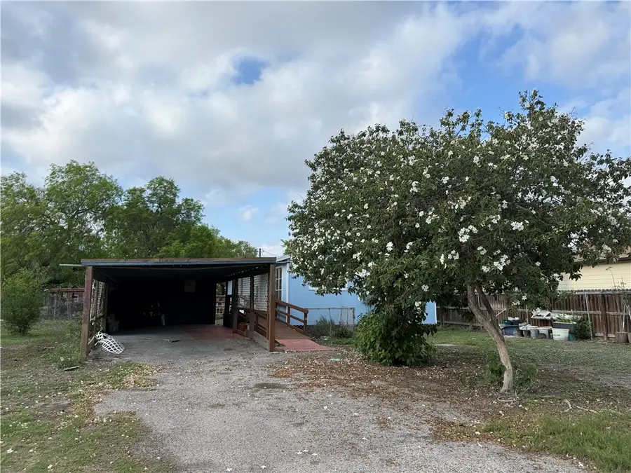 227 1/2 W Corral Avenue, Kingsville, TX 78363 - #3