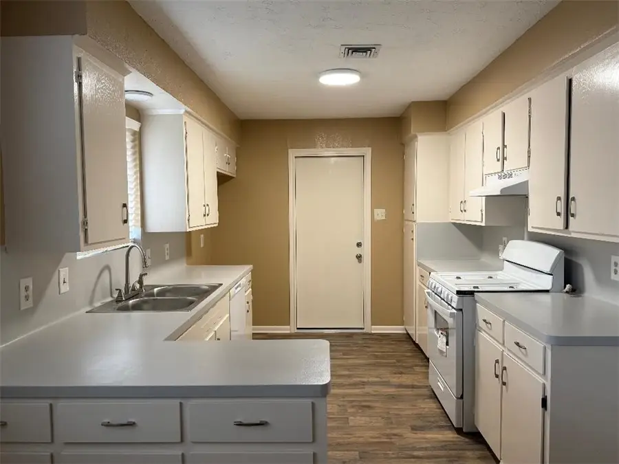 205 Santa Monica Street, Portland, TX 78374 - #3