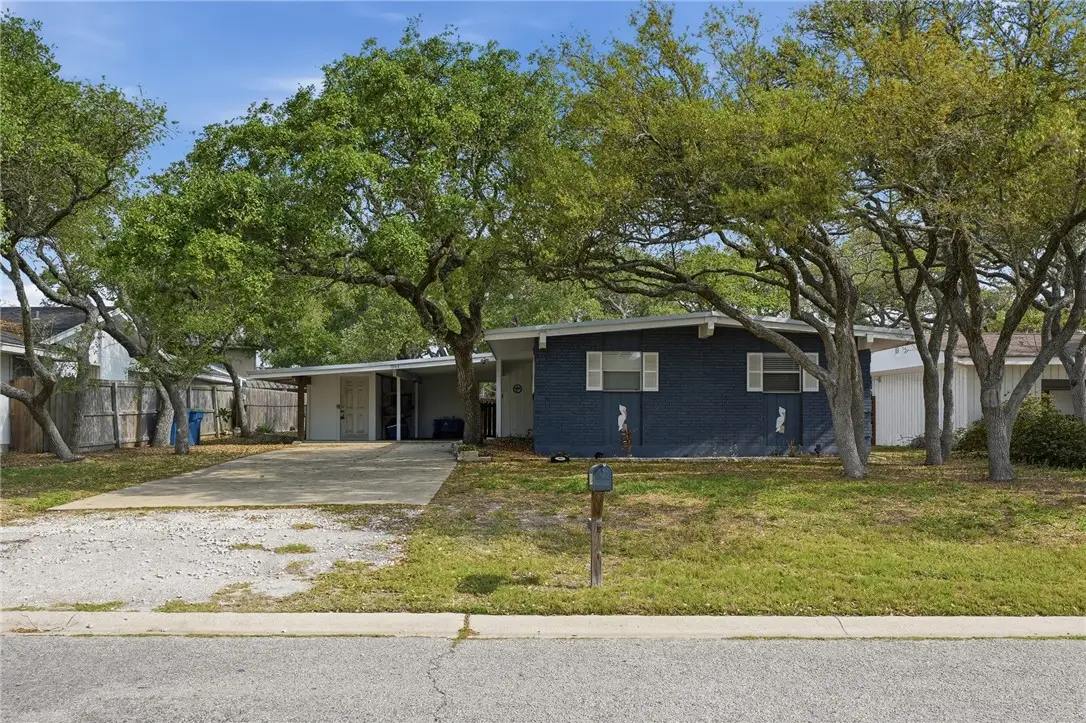 1904 Bay Avenue, Rockport, TX 78382 - #1